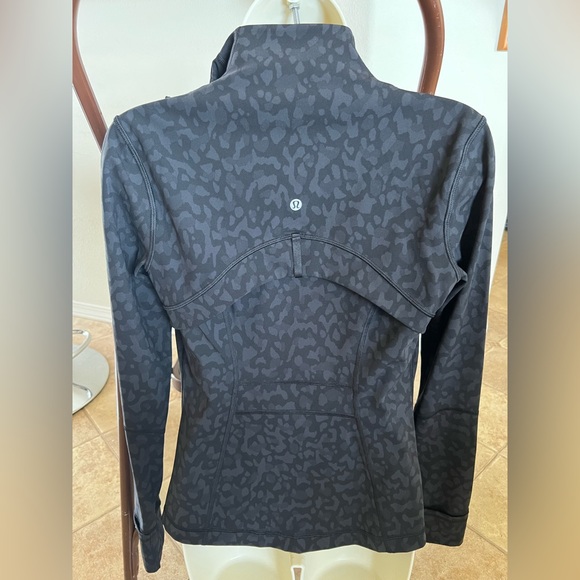 Lululemon Set Top and Bottom - Picture 3 of 16